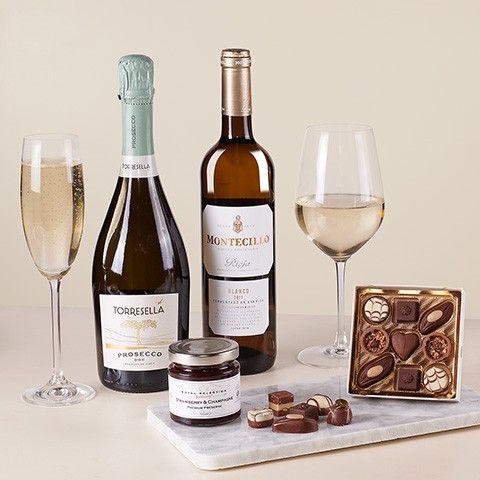 Perfect Balance: Vino Espumoso y Vino Blanco con mini Pralinés