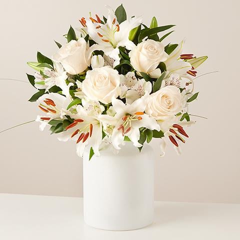 Pure White: Lirios y Rosas