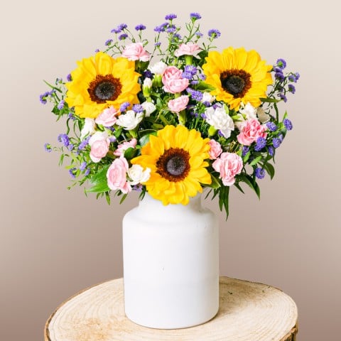 Vibrant Sunset: Girasoles y Limonium