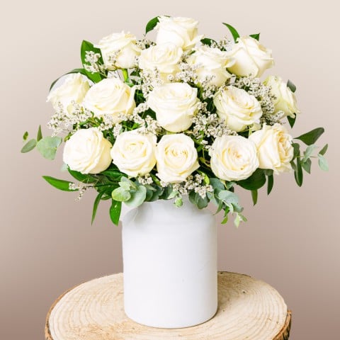 Classy Touch: Rosas Blancas