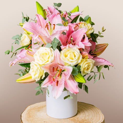 Product photo for Candy: Lirios y Rosas