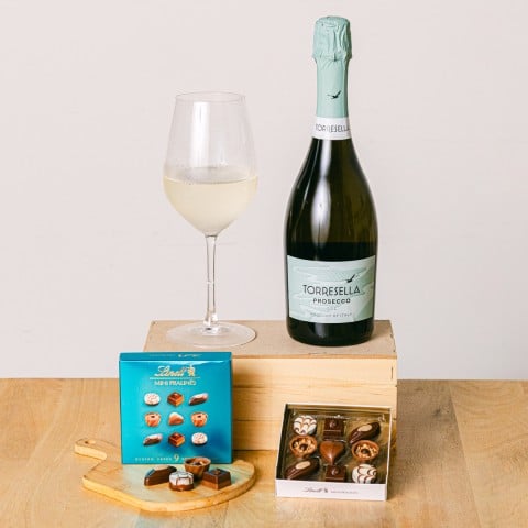 Tempting Surprise: Vino Espumoso y mini Pralinés