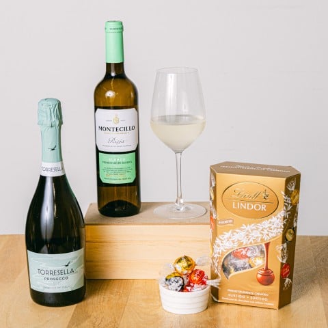 Perfect Balance: Vino Espumoso y Vino Blanco con mini Pralinés