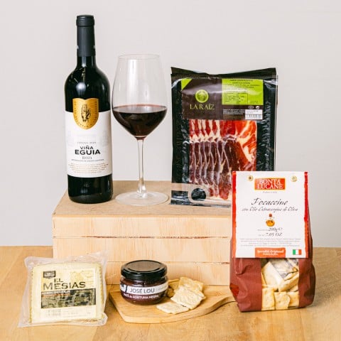 Strings Attached: Vino Tinto y Focaccine