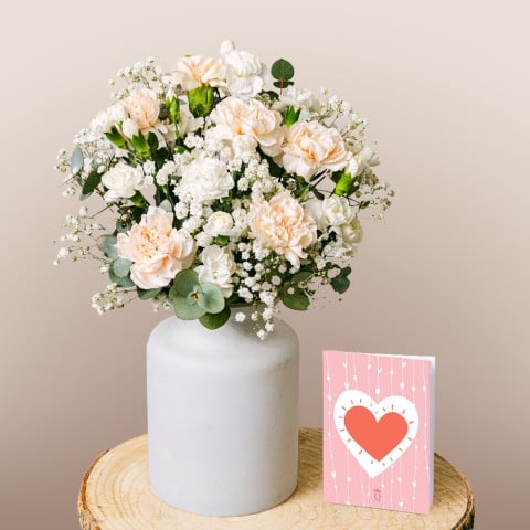 Flores Románticas: Rosas y Claveles