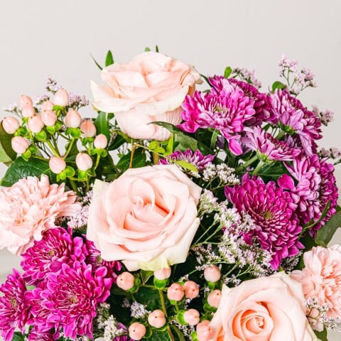 Dulce Madre: Rosas y Claveles highlight