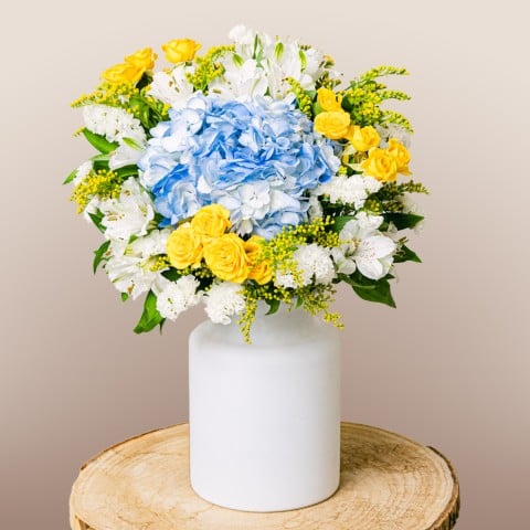 Night Sea: Hortensias y Alstroemeria