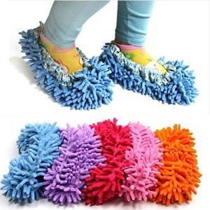 Zapatillas de estar por casa con mopa para limpiar el suelo