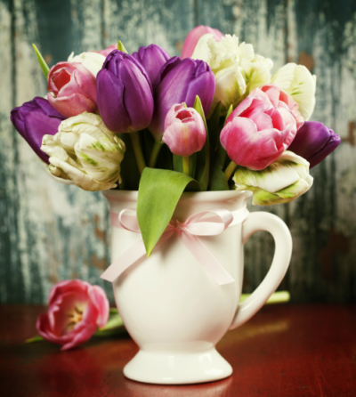 tulipanes dentro de una taza Decoración con tulipanes: tres ideas originales 7