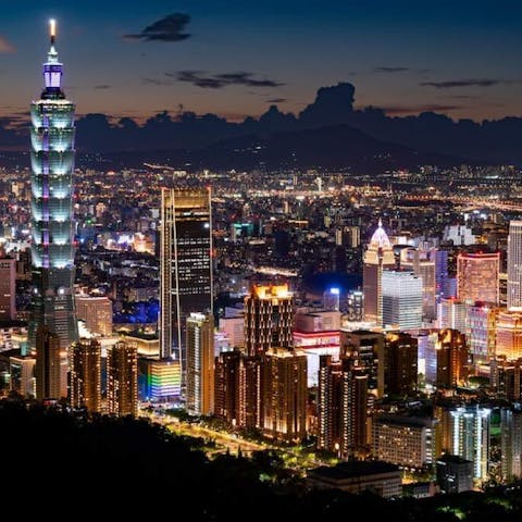 The Floral Charm of Taipei: From Mountains to Markets - Flora Queen