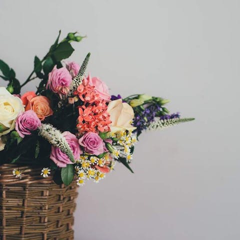 Flower Bouquet Delivery with Floraqueen: Bringing Nature’s Delight to Your Doorstep - Flora Queen