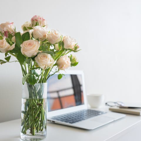 How Long Do Roses Last in A Vase – Complete Guide with Tips and Tricks - Flora Queen