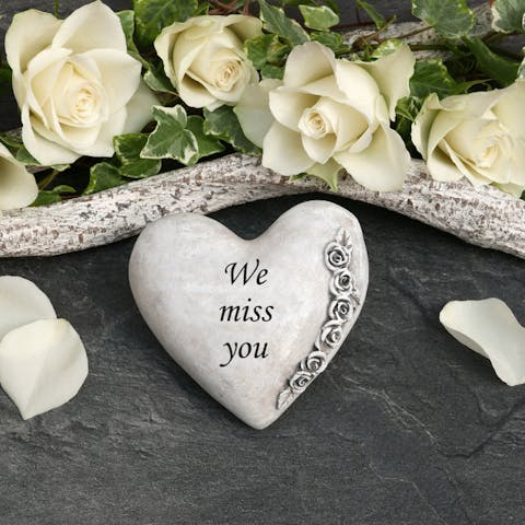 What to Write on Funeral Flowers for a Person you Care About? - Flora Queen