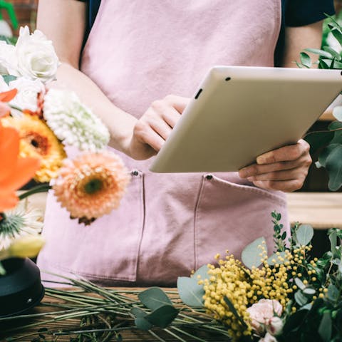 Choose the Best Online Flower Delivery Service - Flora Queen