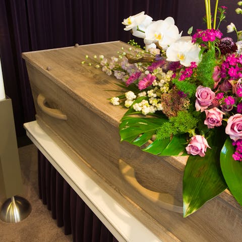 Do’s and Don’ts of Funeral Flowers - Flora Queen