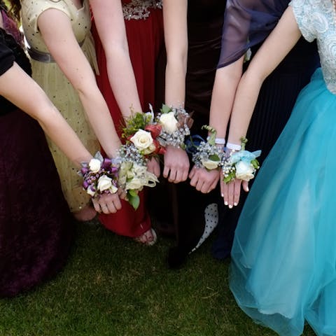 Corsage for Prom? Everything You Need to Know - Flora Queen
