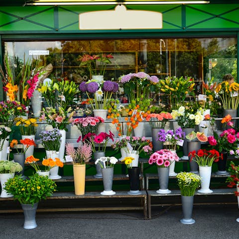 Comparing Different Services for Flower Delivery Near Me - Flora Queen