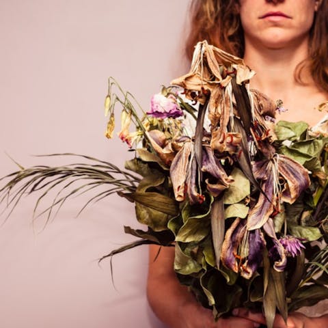 4 Reasons To Think Carefully Before Buying Budget Flowers - Flora Queen