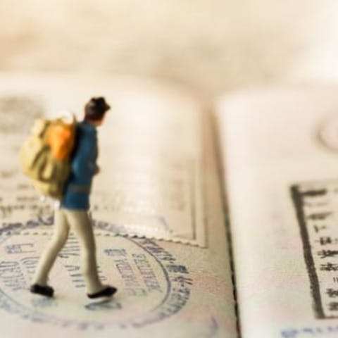 The biggest pros and cons of life as an expat - Flora Queen